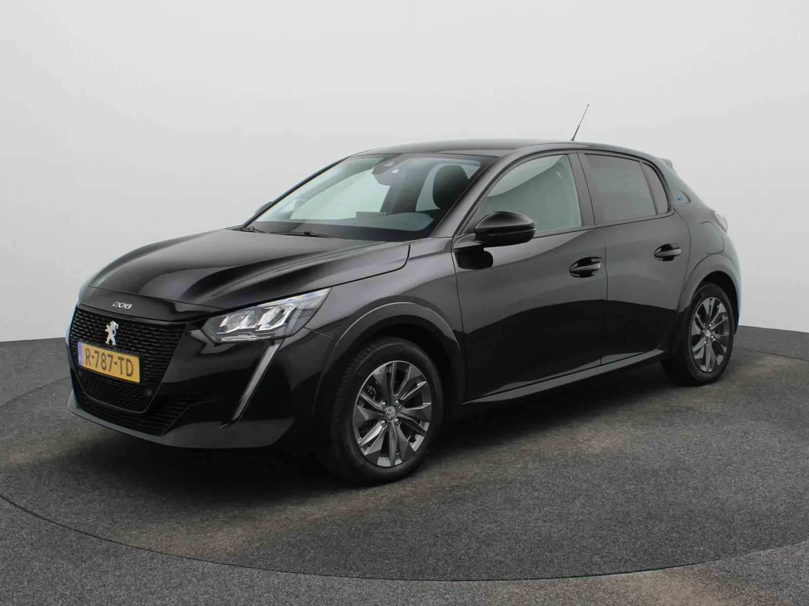 Peugeot e-208 (2022) — foto 1
