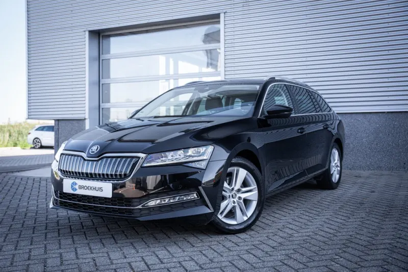 Škoda Superb (2023)