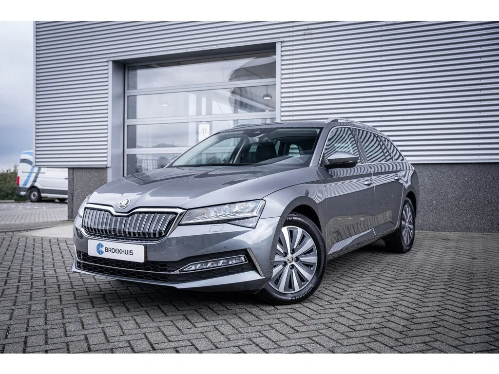 Škoda Superb (2025) — foto 1