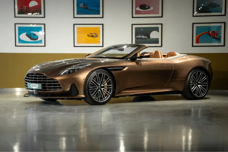 Aston Martin DB12 Volante (2024)