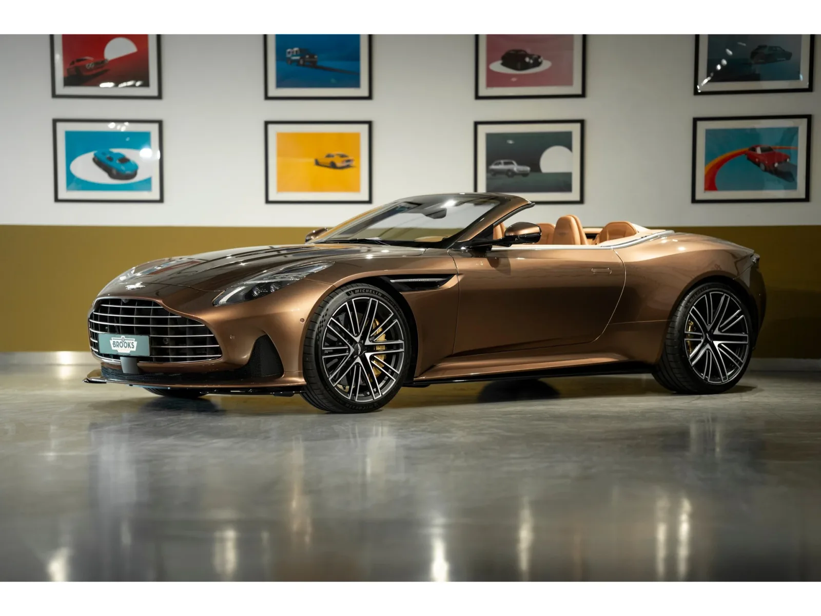 Aston Martin DB12 Volante (2024) — foto 1