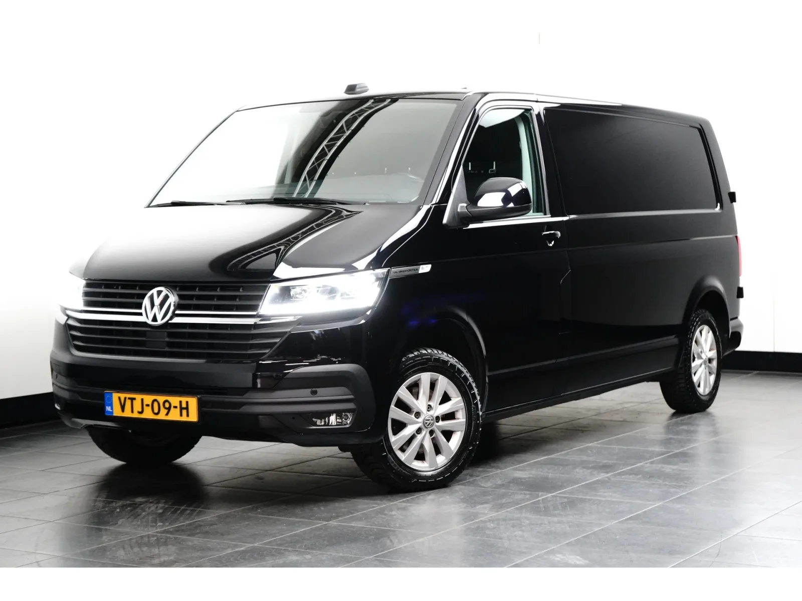 Volkswagen Transporter (2023) — foto 1