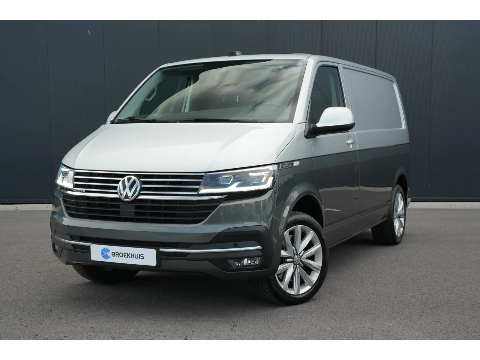 Volkswagen Transporter (2022) — foto 1