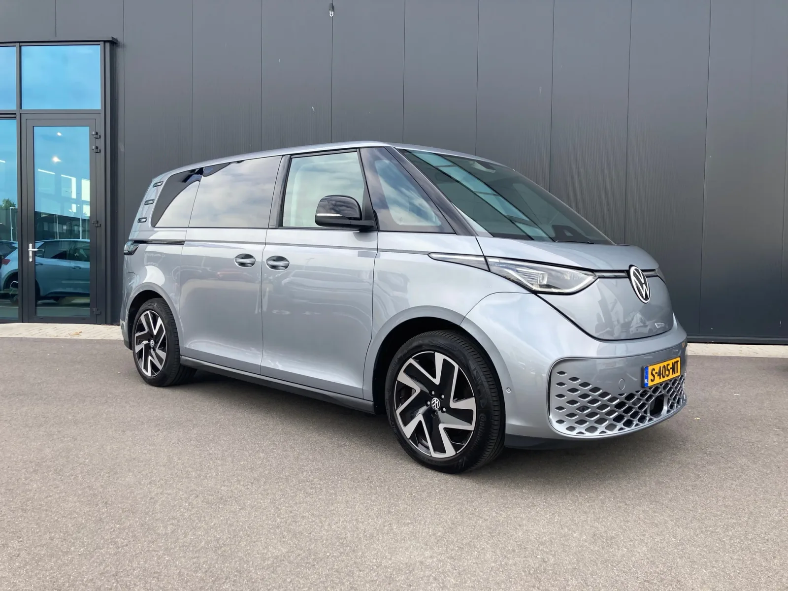 Volkswagen ID. Buzz (2023) — foto 1