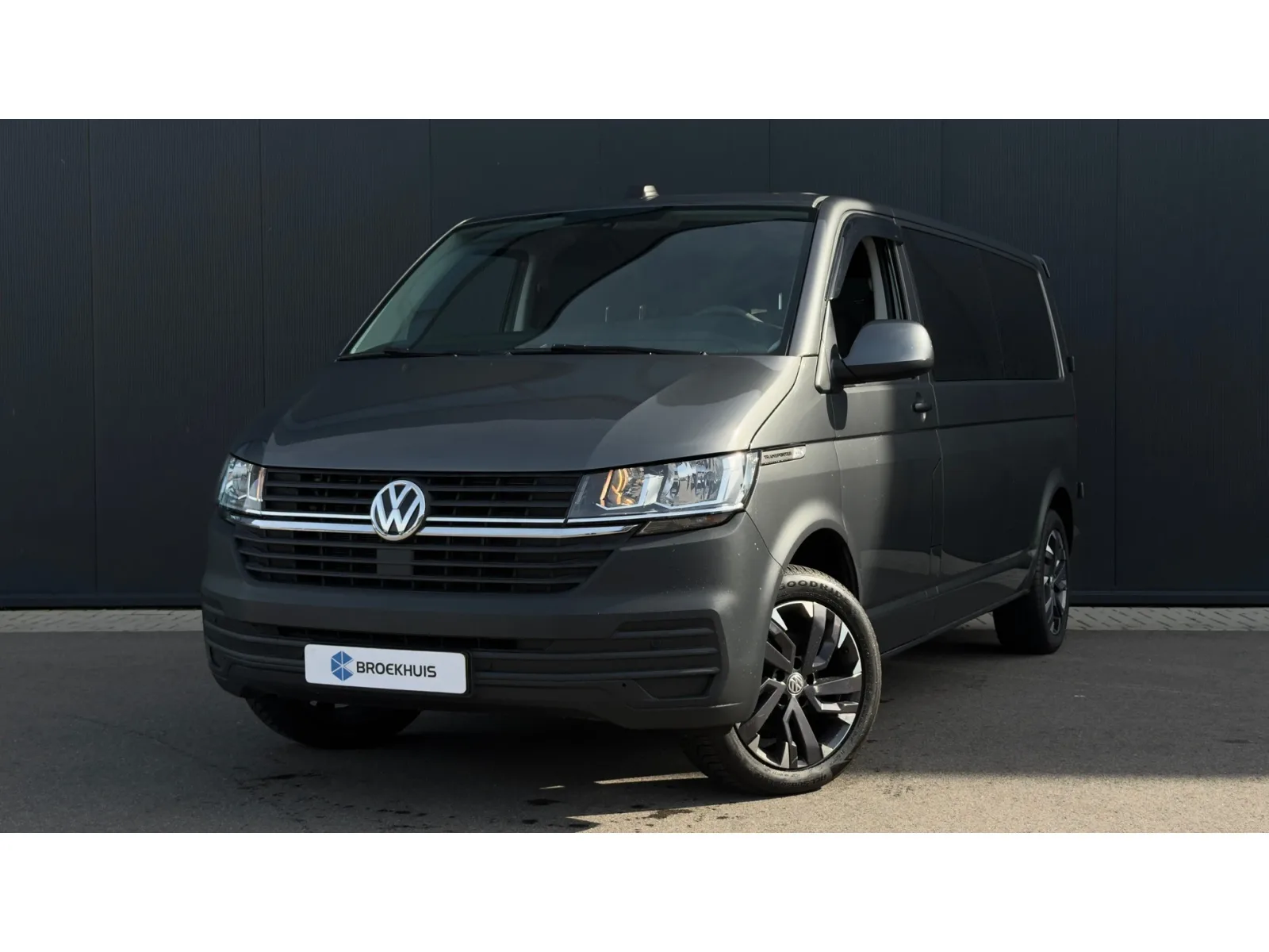 Volkswagen Transporter (2023) — foto 1