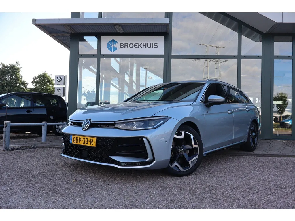Volkswagen Passat (2024) — foto 1
