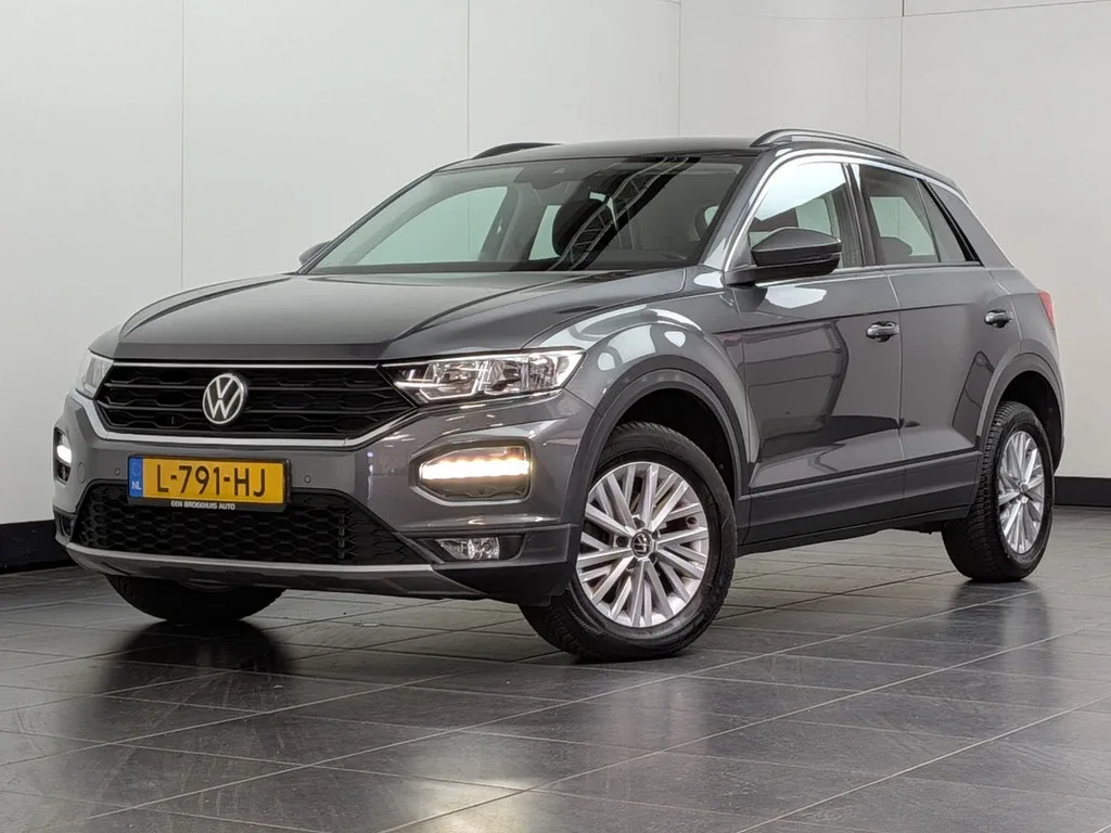 Volkswagen T-Roc (2021) — foto 1