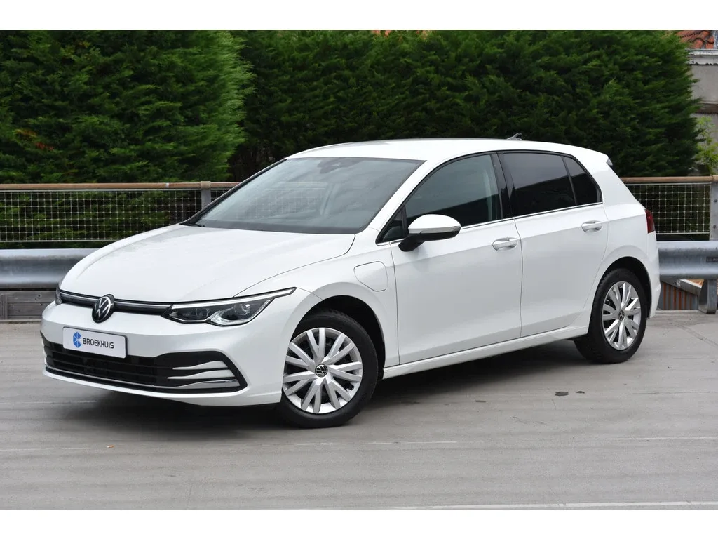 Volkswagen Golf (2022) — foto 1