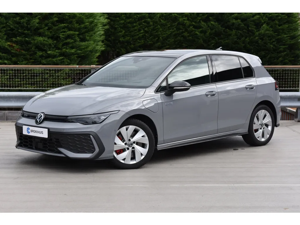 Volkswagen Golf (2025) — foto 1