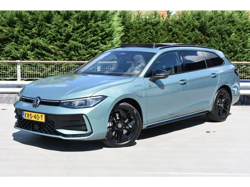 Volkswagen Passat (2025) — foto 1