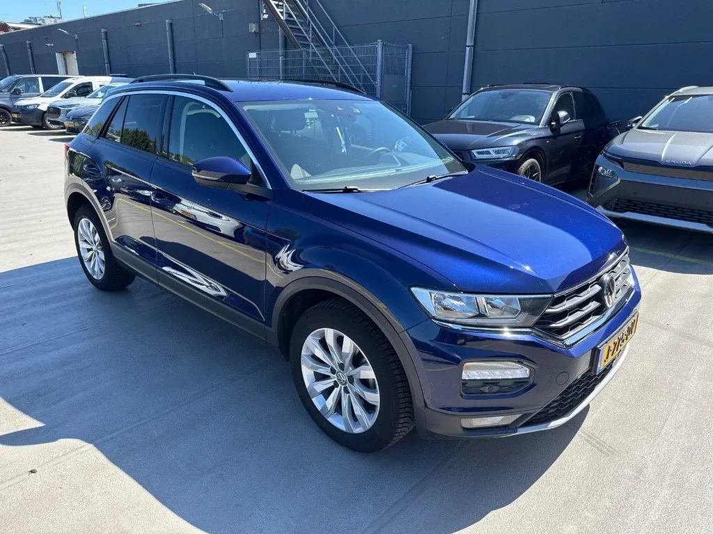 Volkswagen T-Roc (2020) — foto 1