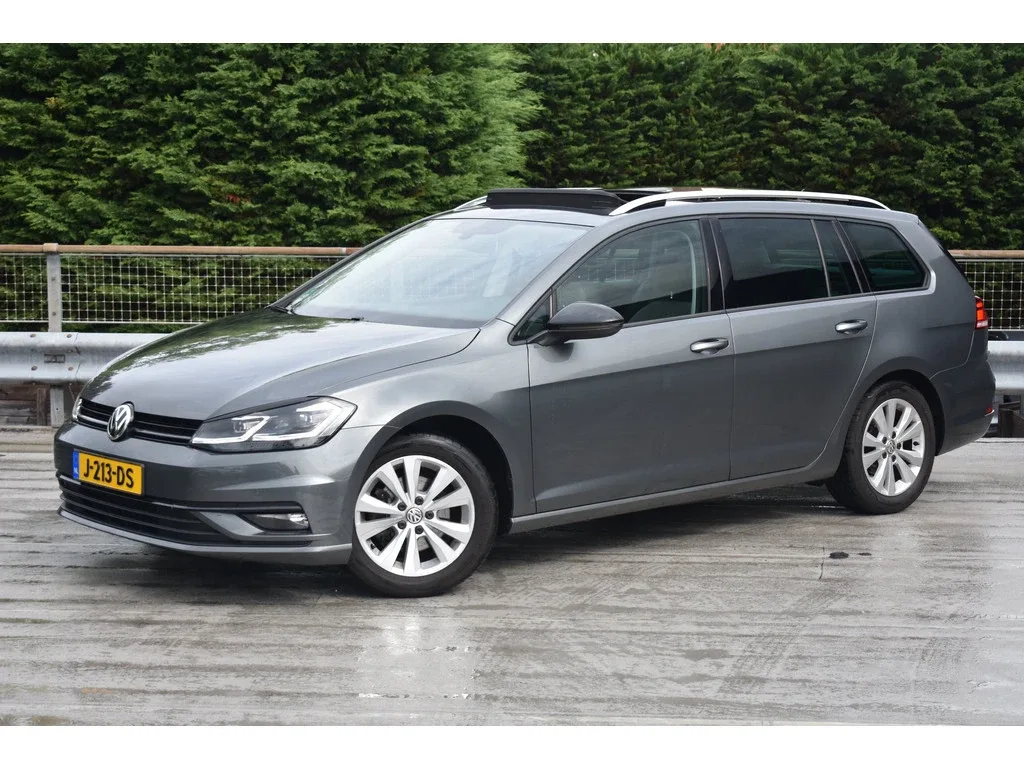 Volkswagen Golf (2020) — foto 1
