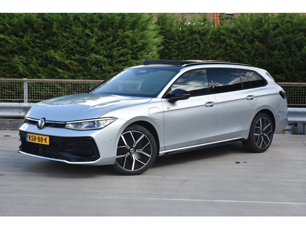 Volkswagen Passat (2025) — foto 1