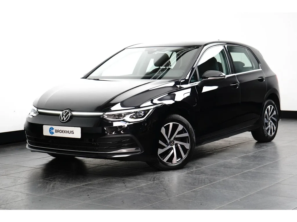 Volkswagen Golf (2023) — foto 1