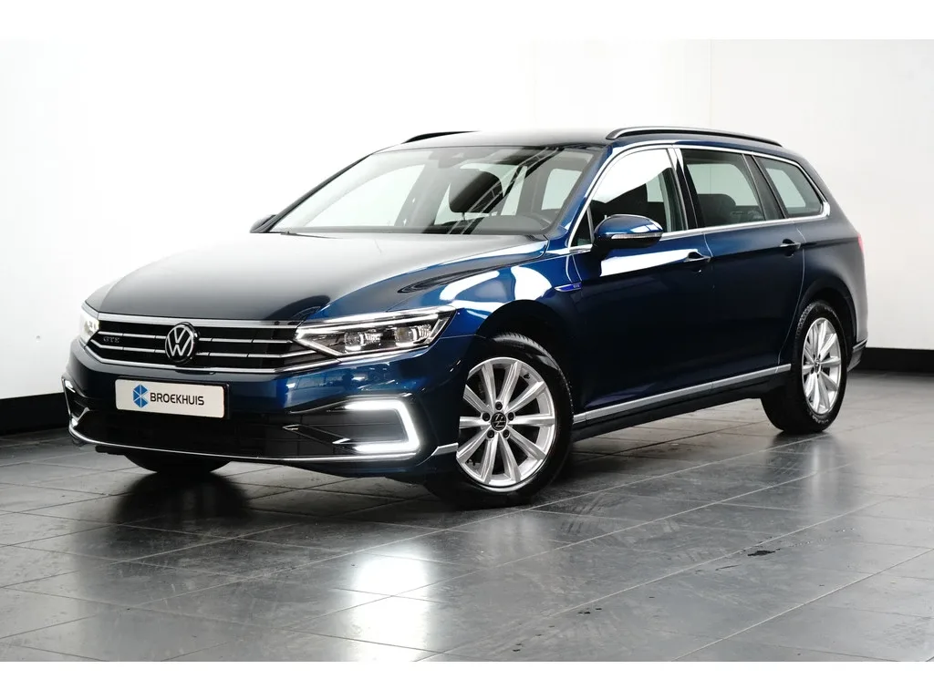 Volkswagen Passat (2023) — foto 1
