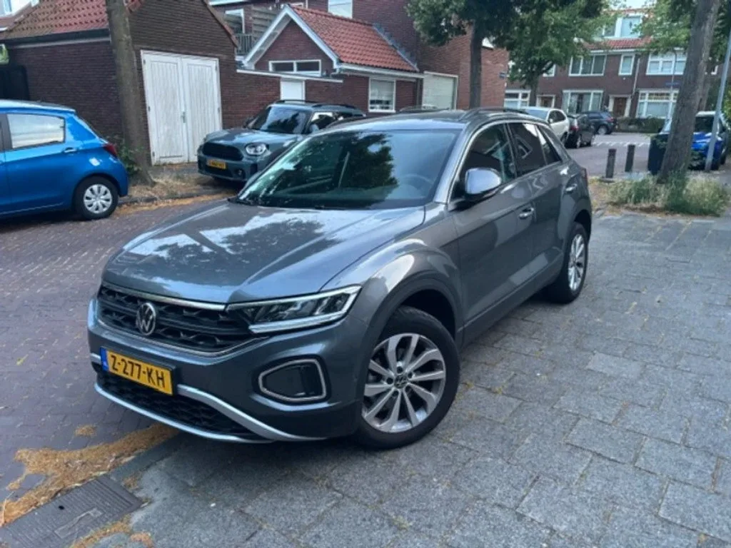 Volkswagen T-Roc (2024) — foto 1