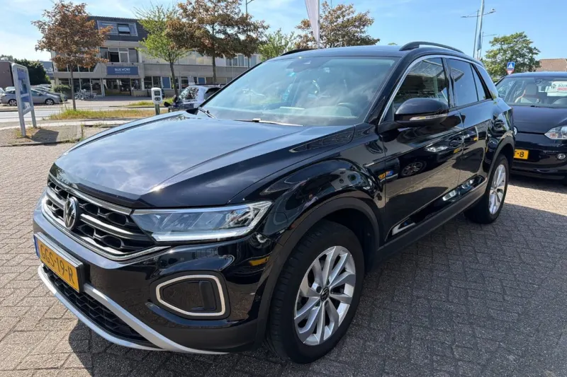Volkswagen T-Roc (2024)