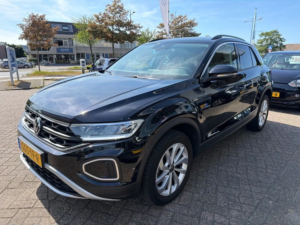 Volkswagen T-Roc (2024) — foto 1