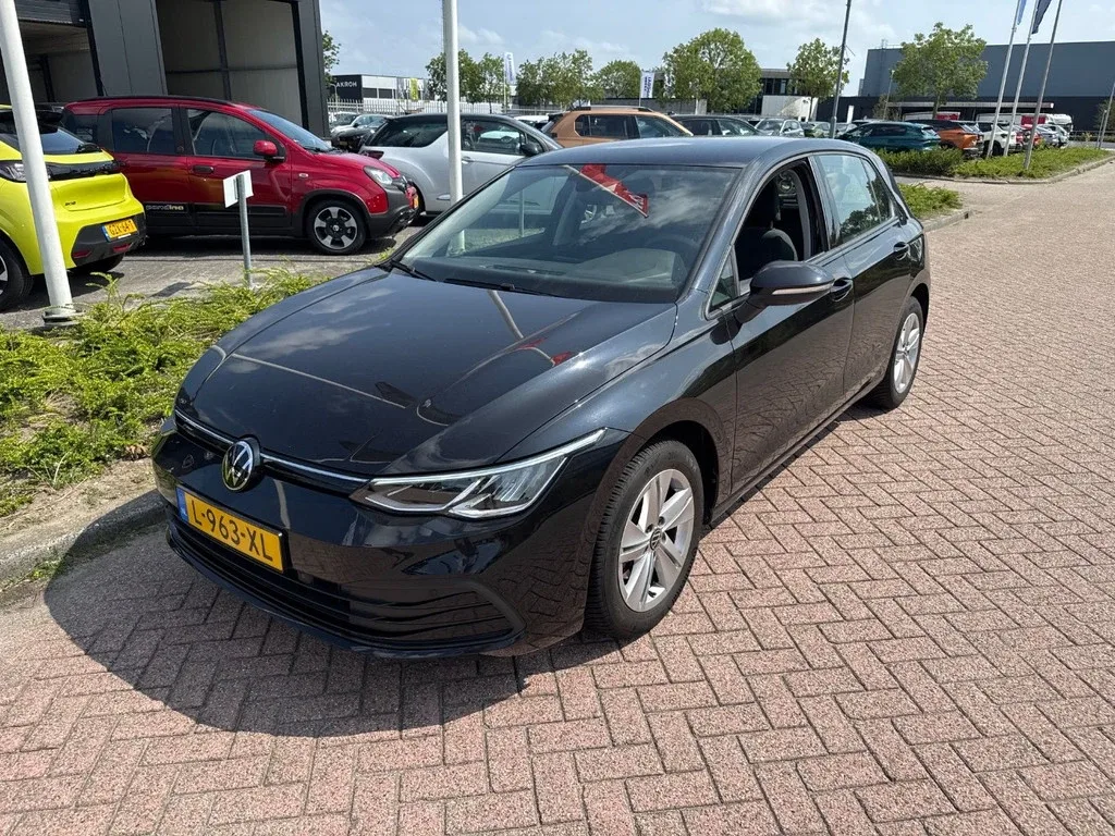 Volkswagen Golf (2021) — foto 1