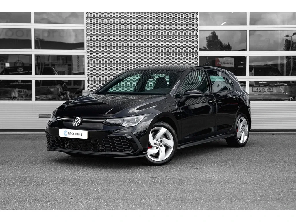 Volkswagen Golf (2023) — foto 1