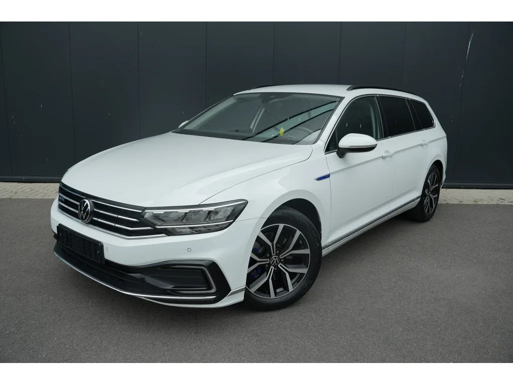 Volkswagen Passat (2021) — foto 1