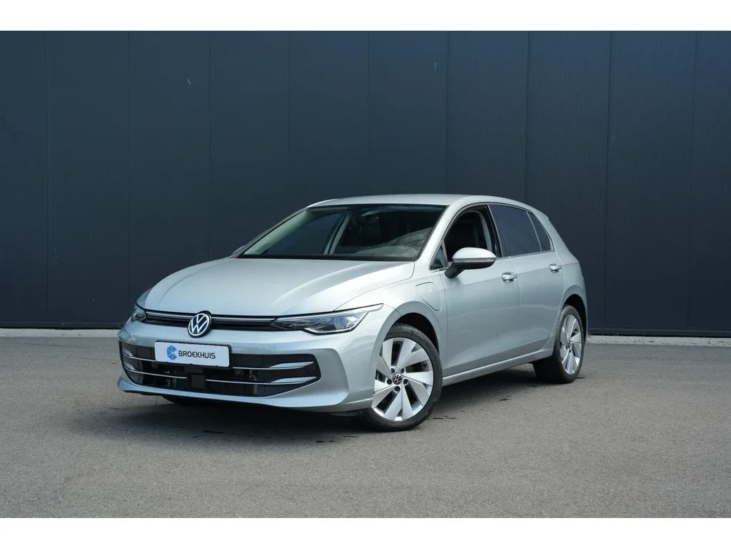 Volkswagen Golf (2025) — foto 1