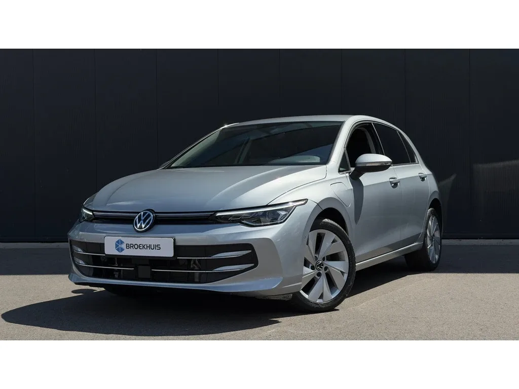 Volkswagen Golf (2025) — foto 1