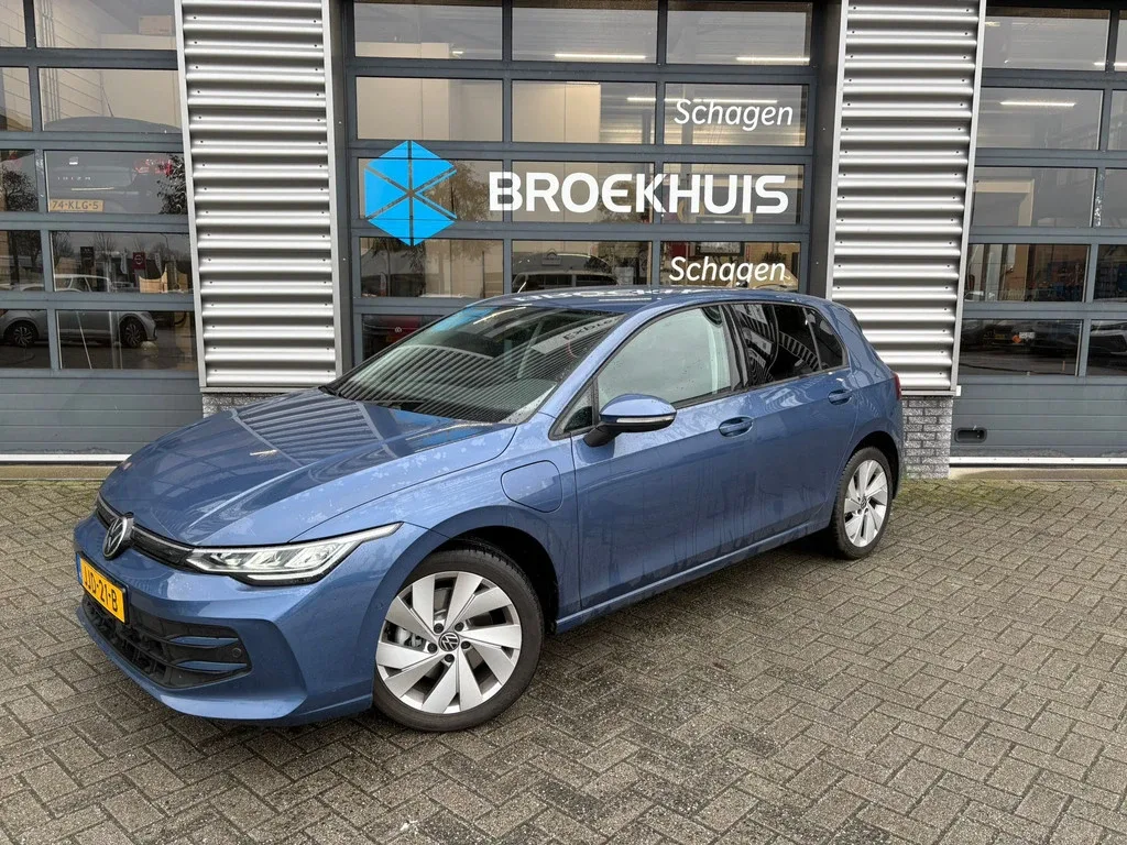 Volkswagen Golf (2025) — foto 1