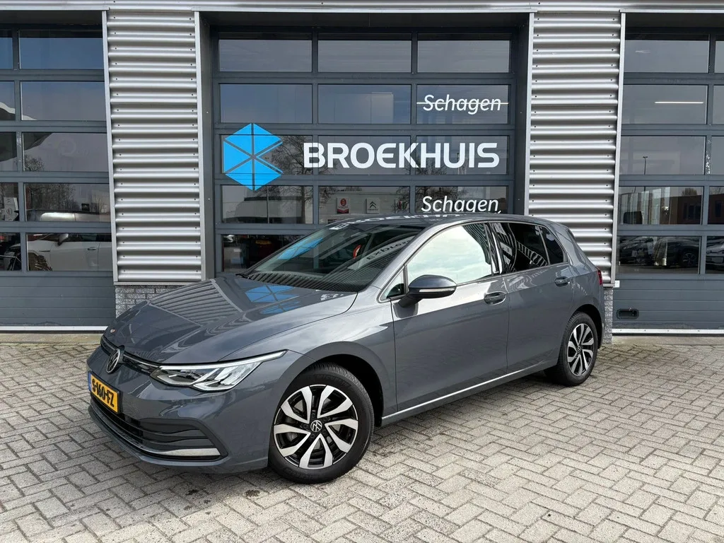 Volkswagen Golf (2022) — foto 1