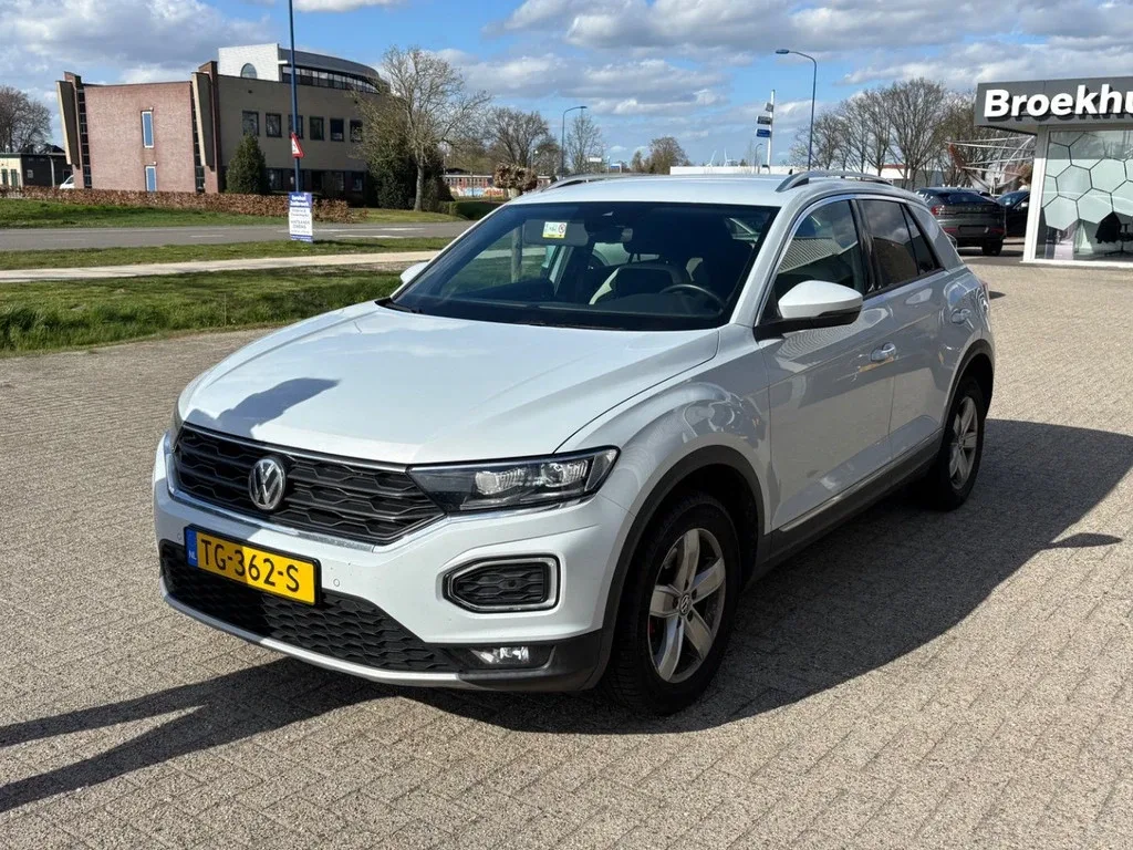 Volkswagen T-Roc (2018) — foto 1