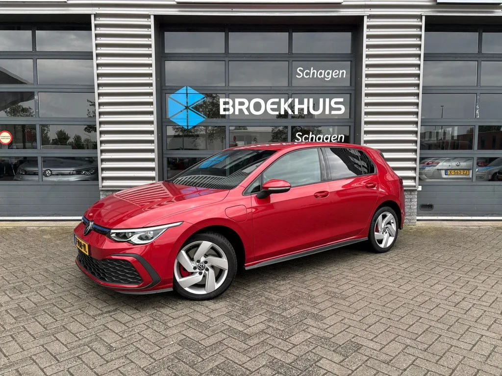 Volkswagen Golf (2021) — foto 1