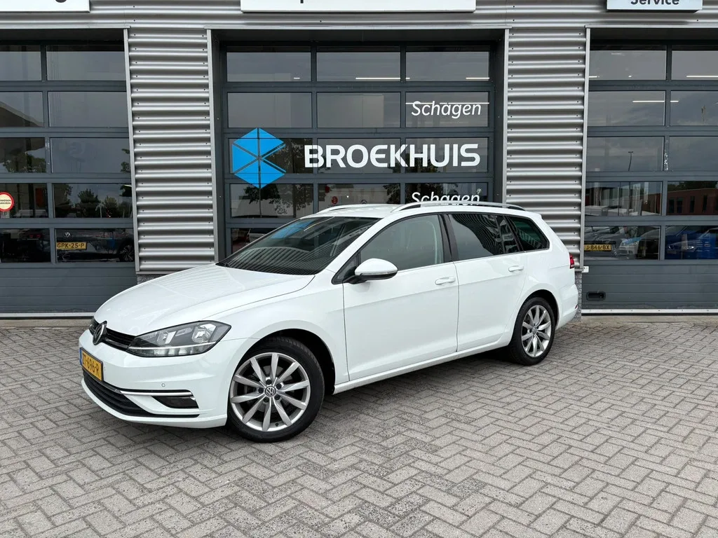 Volkswagen Golf (2019) — foto 1