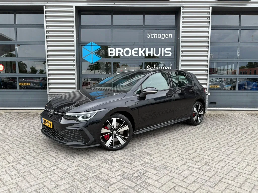 Volkswagen Golf (2023) — foto 1