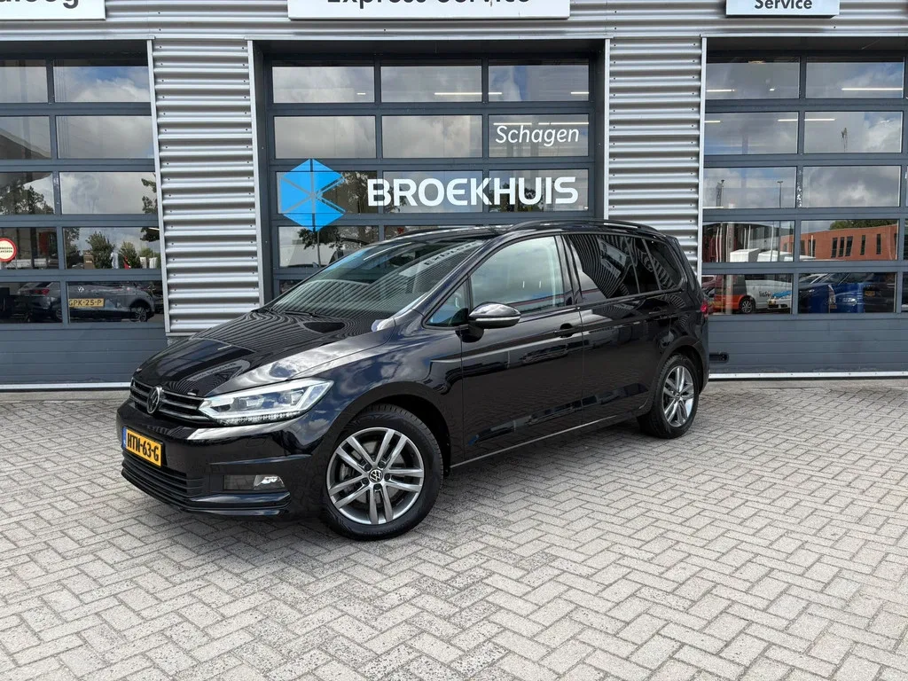 Volkswagen Touran (2024) — foto 1