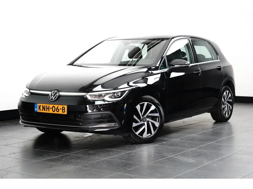 Volkswagen Golf (2023) — foto 1