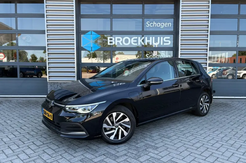 Volkswagen Golf (2023)
