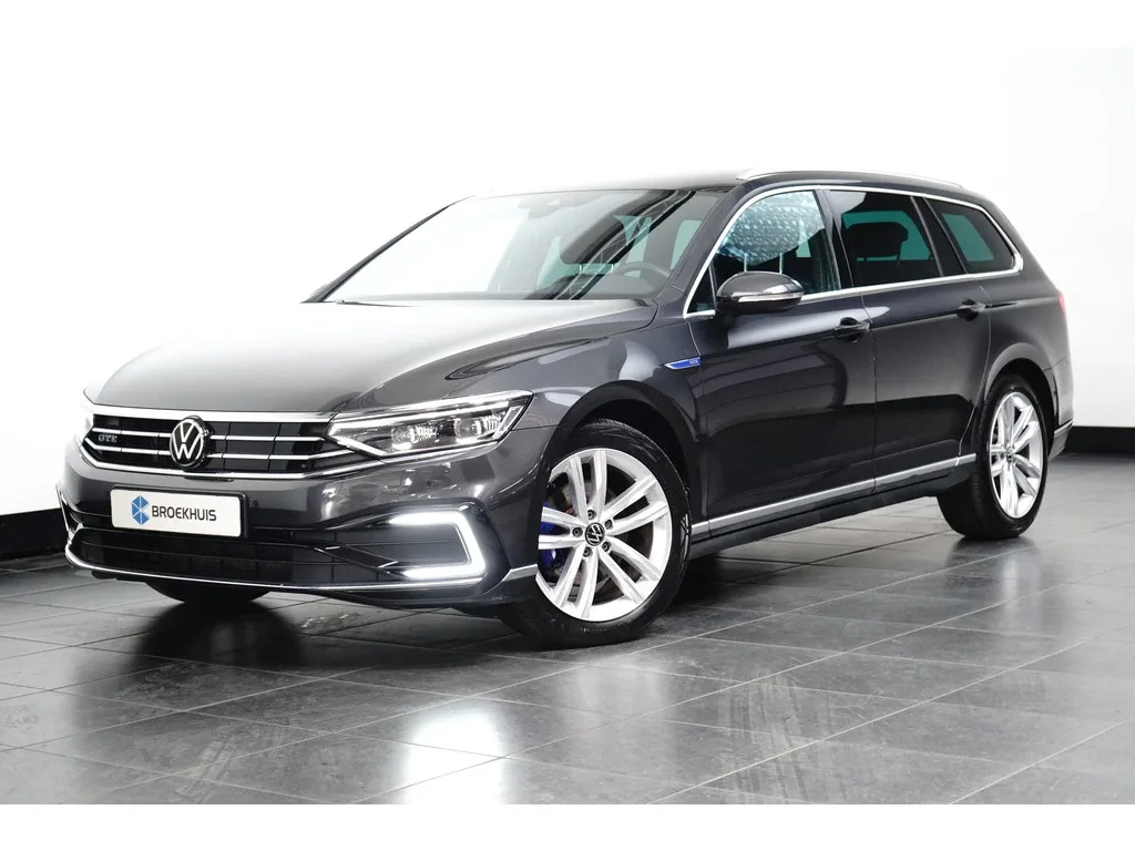 Volkswagen Passat (2023) — foto 1