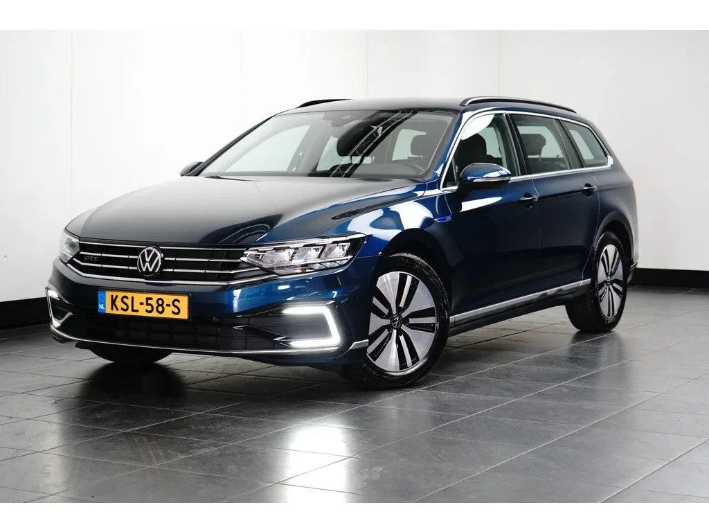 Volkswagen Passat (2022) — foto 1
