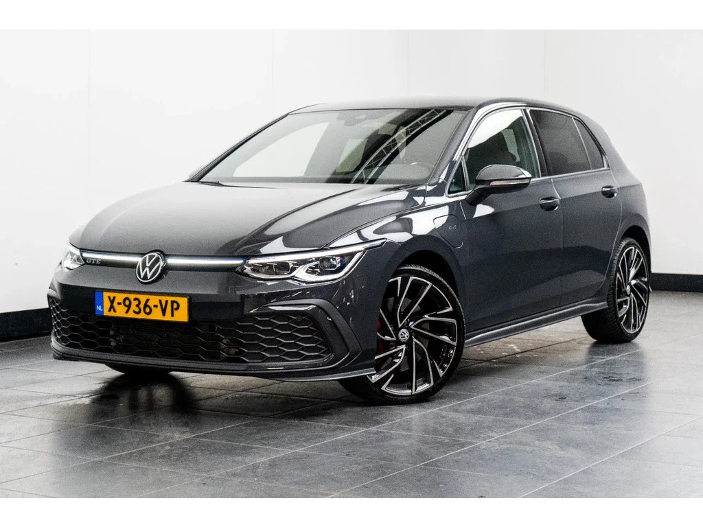 Volkswagen Golf (2021) — foto 1