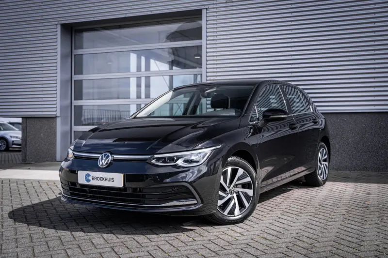 Volkswagen Golf (2023)