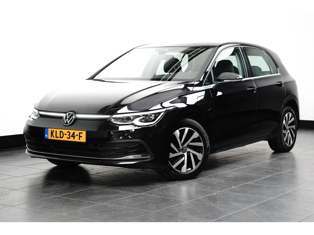 Volkswagen Golf (2023) — foto 1