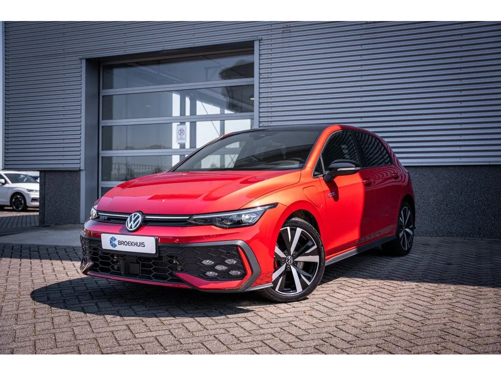 Volkswagen Golf (2025) — foto 1