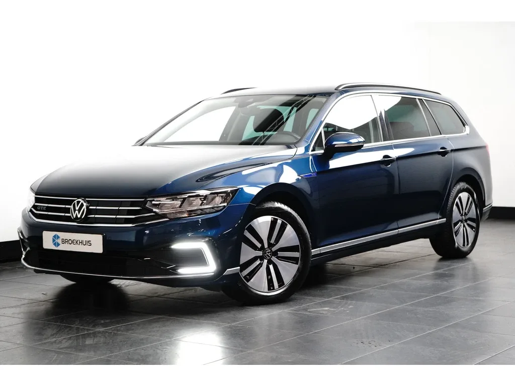 Volkswagen Passat (2022) — foto 1