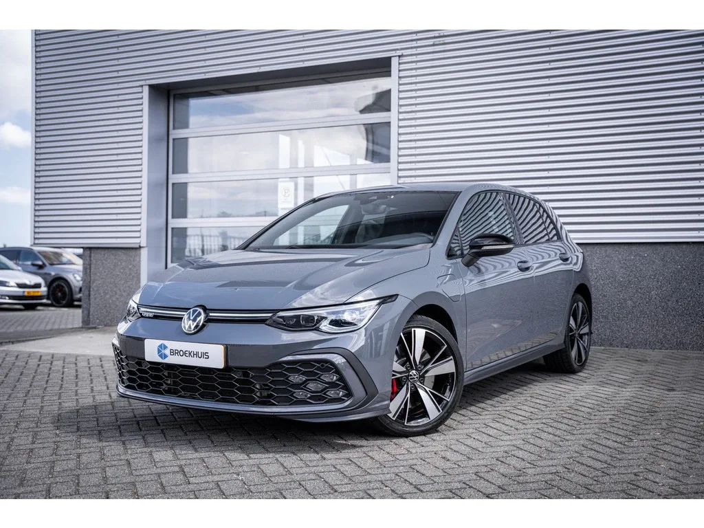Volkswagen Golf (2022) — foto 1