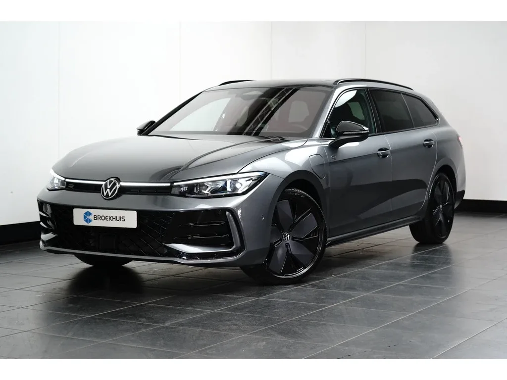 Volkswagen Passat (2025) — foto 1