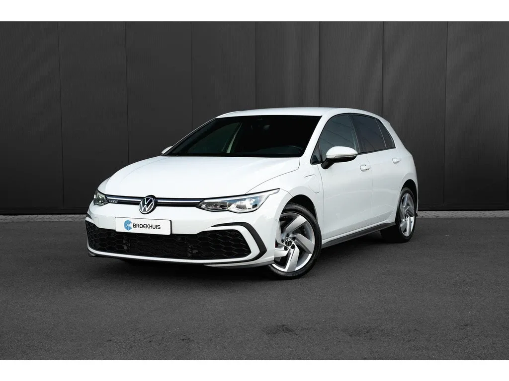 Volkswagen Golf (2022) — foto 1
