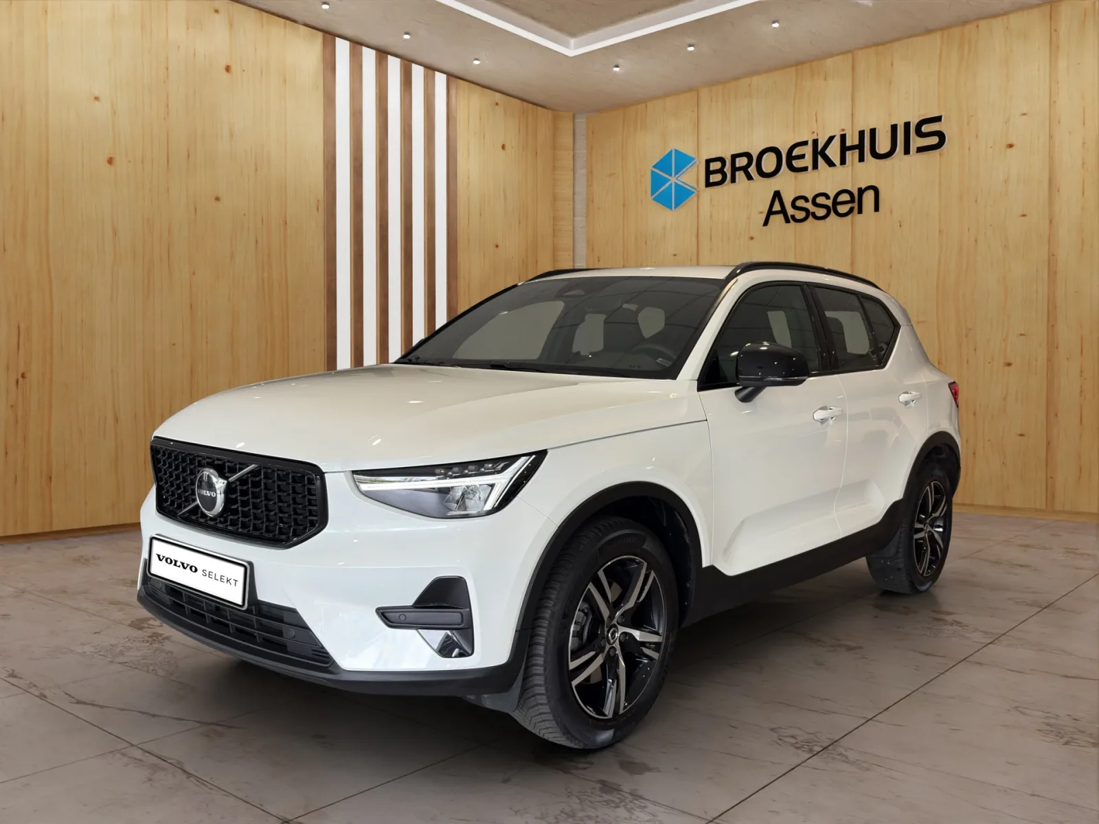 Volvo XC40 (2024) — foto 1