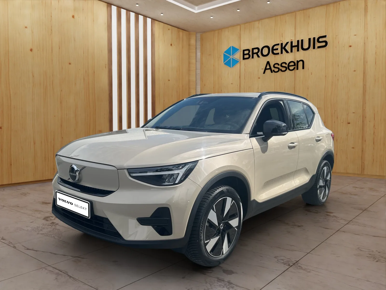 Volvo EX40 (2025) — foto 1
