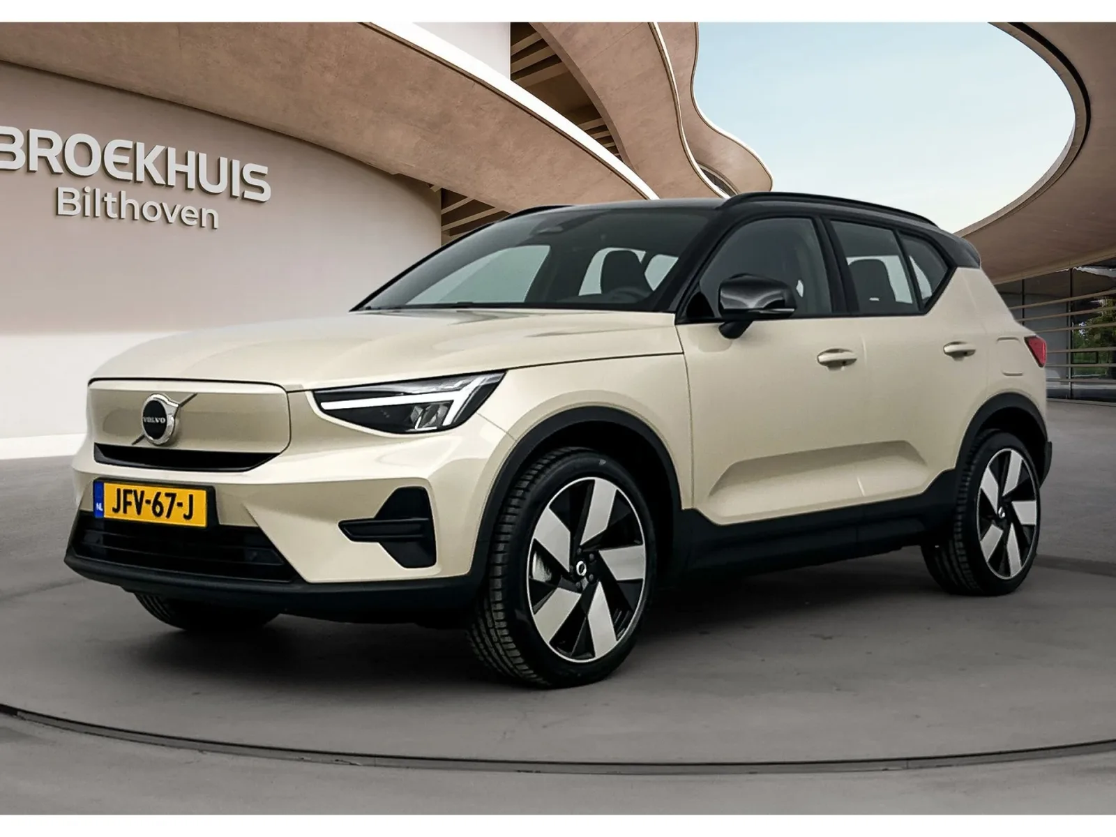 Volvo EX40 (2025) — foto 1