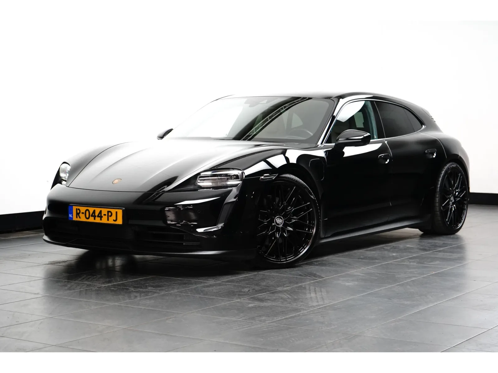 Porsche Taycan (2022) — foto 1